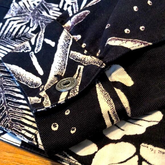 Chico’s button Jacket beautiful black and white patches of ferns leaves flowers - Picture 11 of 13